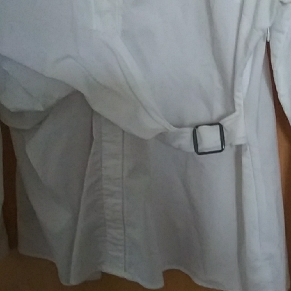 White top - Picture 2 of 6
